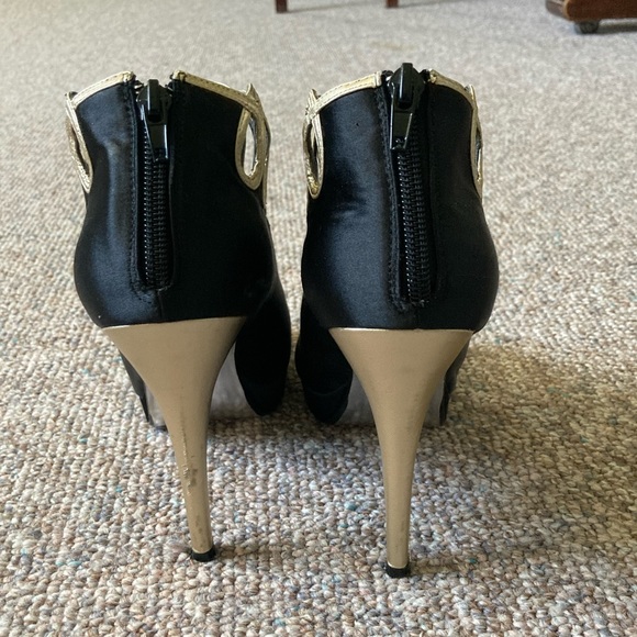Black and gold heels! - Picture 3 of 6